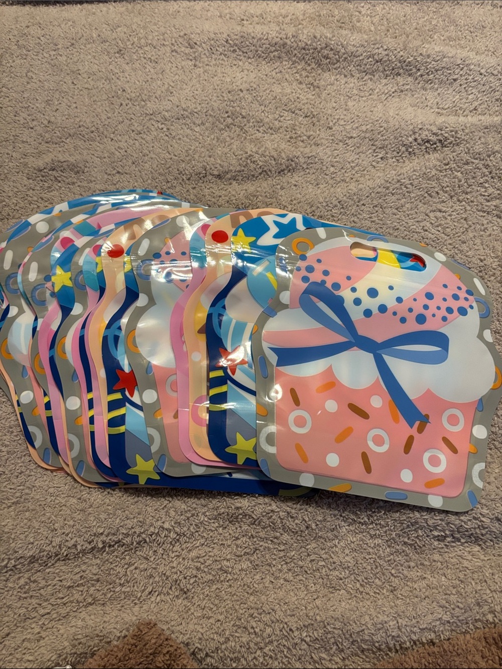 ☀️5/$20 25 Count Assorted Gift-Themed Plastic Treat Bags Party Favor Bags –